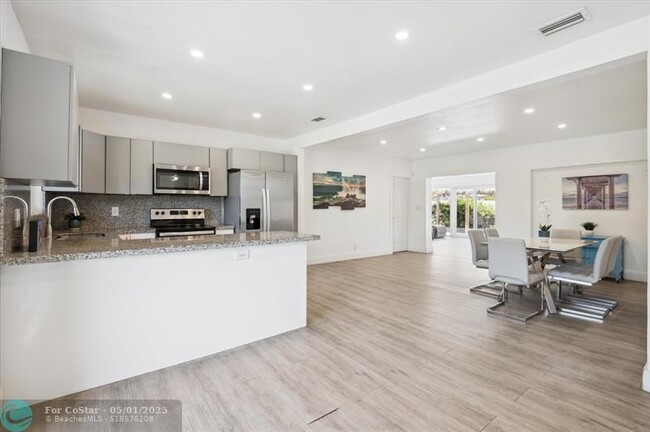 Building Photo - 1670 SW 22nd Ave
