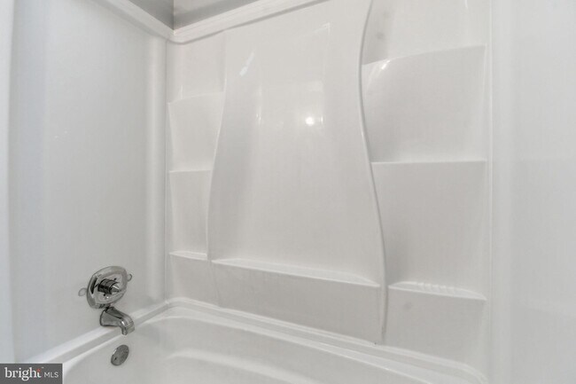 Building Photo - 2816 Woodbridge Rd