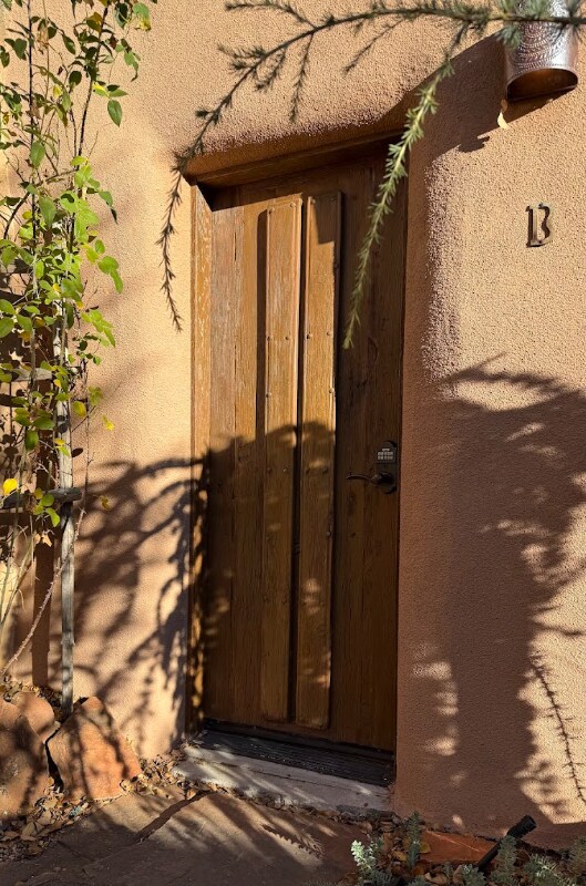 Building Photo - 824 Canyon Rd