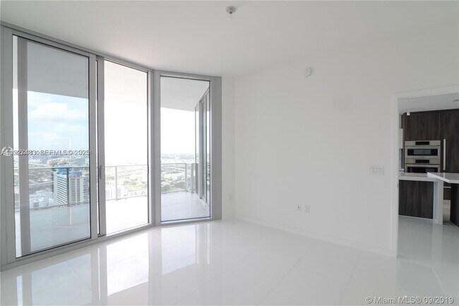 Building Photo - 851 NE 1st Ave