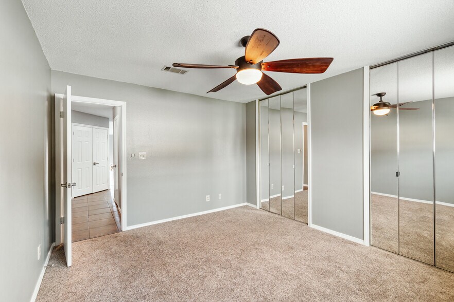 Building Photo - 5001 Grande Dr