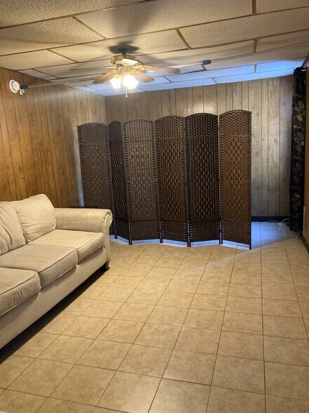 Building Photo - 2102 9th St W