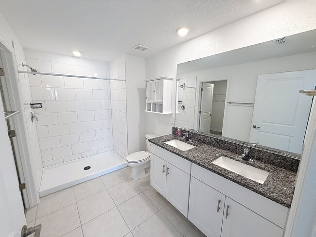 Building Photo - Beautiful 3 bedroom, 2 bath single family home awaits you!