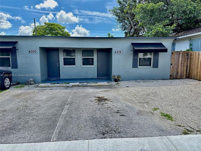 Primary Photo - 4332 SW 56th Ave