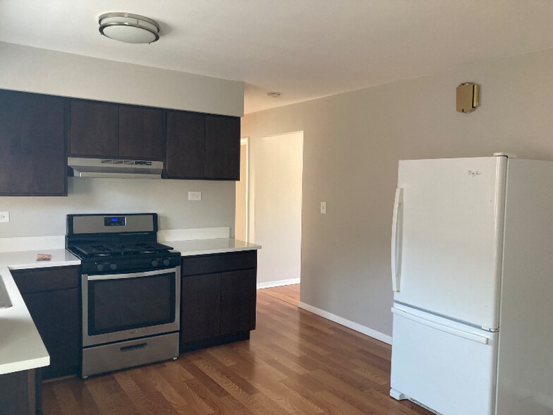 Building Photo - 2427 N 76th Ave