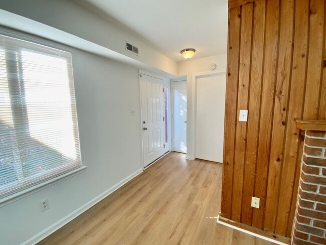 Building Photo - Spacious Condo One Mile to the Beach! One Living Level - Pet Friendly - Private Patio - Ready 05-...