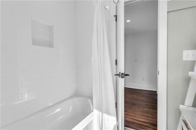 Building Photo - 88 Peachtree Memorial Dr NW