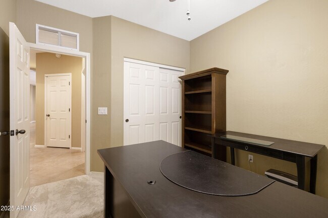 Building Photo - 2992 E Ravenswood Dr