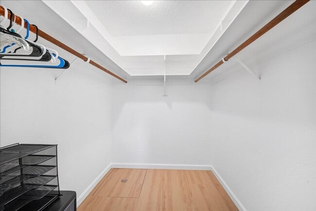 Building Photo - 2549 Notre Dame Dr