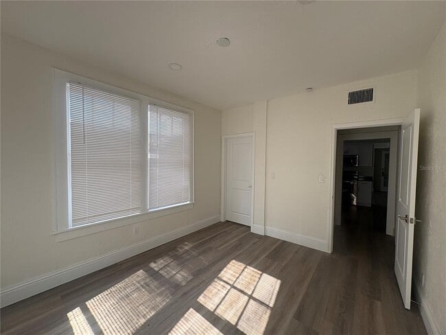 Building Photo - 729 E Palmetto St