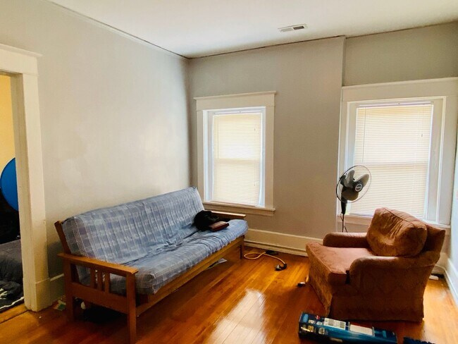 Building Photo - 117 N Robinson St