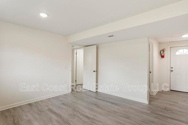 Building Photo - 1337 Cedarwood Dr