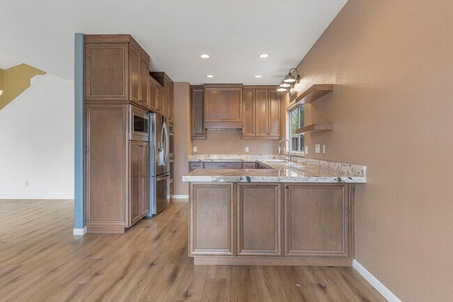 Building Photo - Lovely 3 bed / 2.5 bath Home in the Power ...