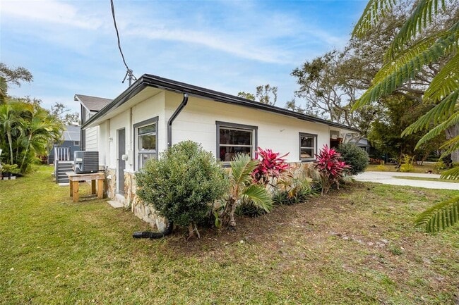 Building Photo - 12756 Poinsettia Ave