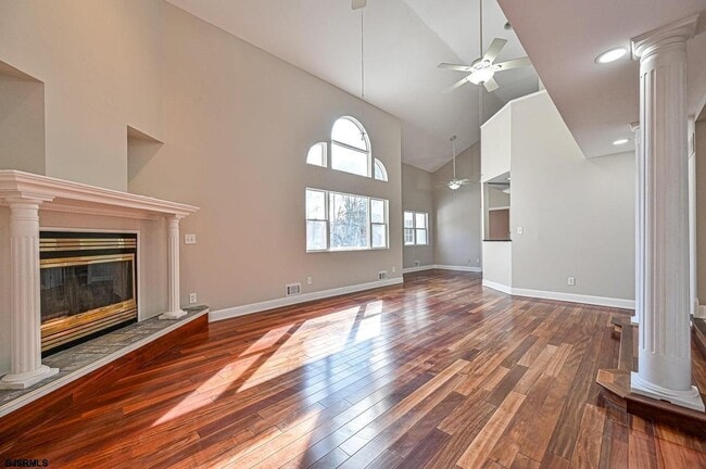 Building Photo - 712 2nd Ave