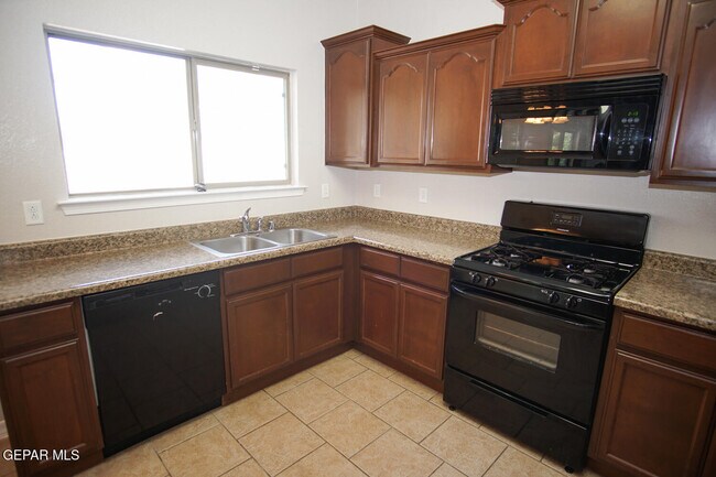 Building Photo - 14373 Coyote Trail Dr