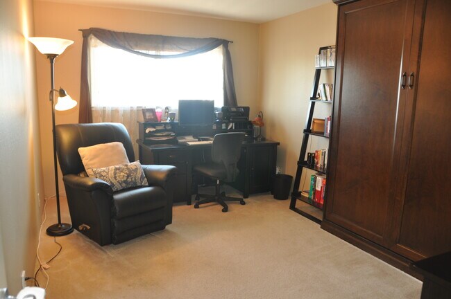 Building Photo - 5747 Clematis Dr