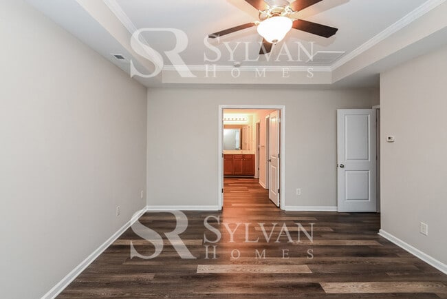 Building Photo - Lease today! No extra charge for contentment and relaxation!