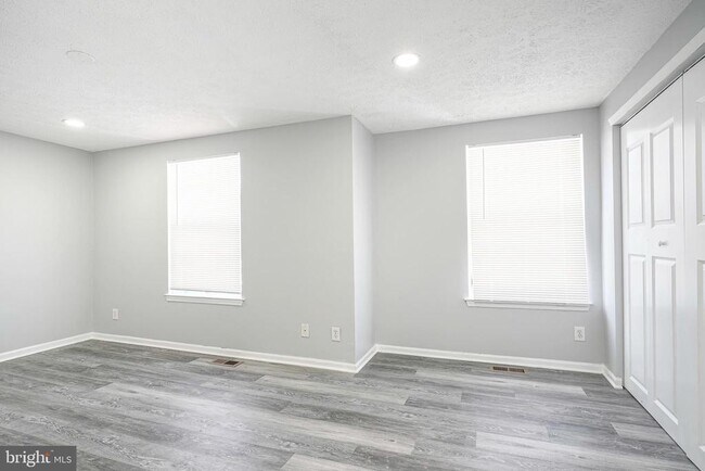 Building Photo - 53 Victoria Manor Ct