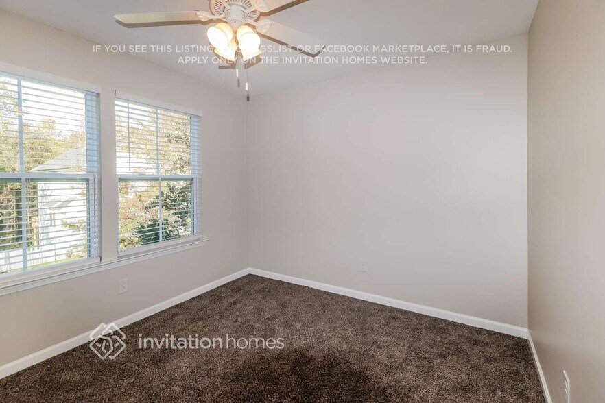 Building Photo - 8112 Dumphries Dr