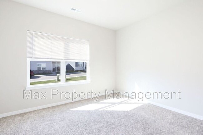 Building Photo - 2706 NW 30th Ln