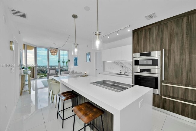 Building Photo - 851 NE 1st Ave