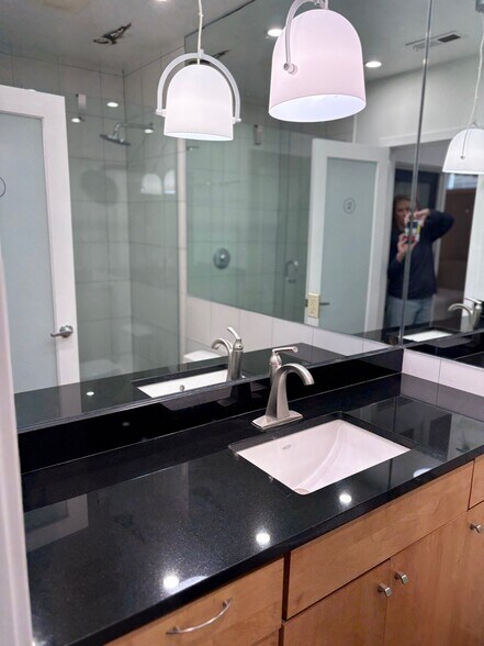 Building Photo - 1833 5th St NW