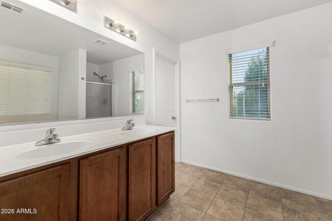 Building Photo - 1180 E Buffalo St