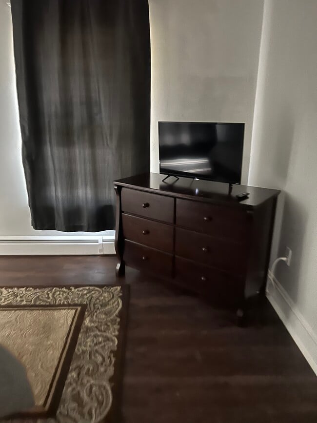 Building Photo - 3020 Parnell Ave