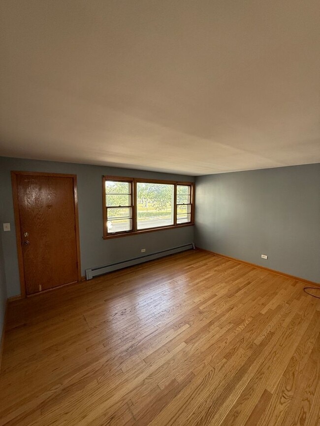 Building Photo - 3556 N Nagle Ave
