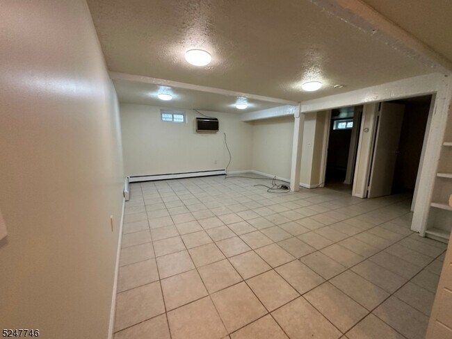 Building Photo - 8 Ferrary Pl