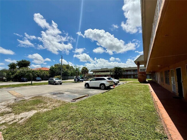 Building Photo - 271 NW 177th St