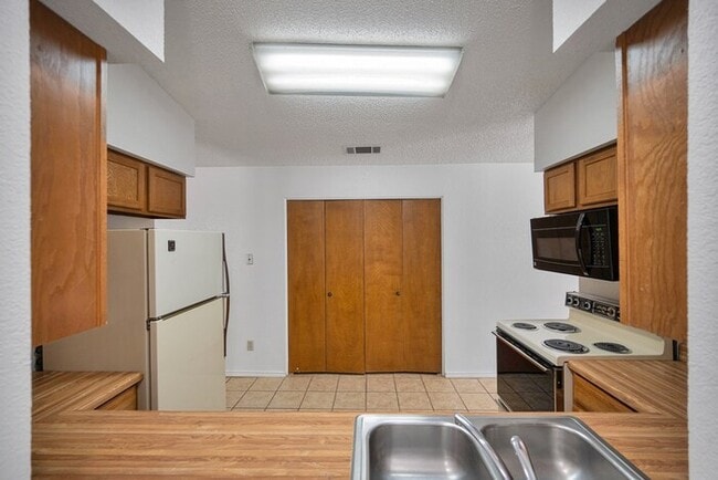 Building Photo - 4503 Fairgate Dr