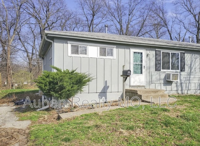 Building Photo - 5247 Hadley St