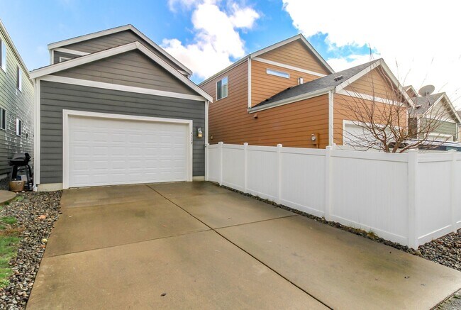 Building Photo - Beautiful Lacey Home with new paint and carpet in Popular Edgewater Community