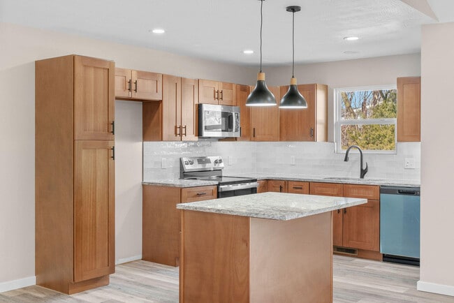 Building Photo - 41 Whitley Ln