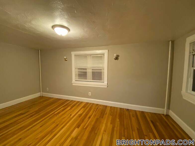 Building Photo - 20 Kelley Ct