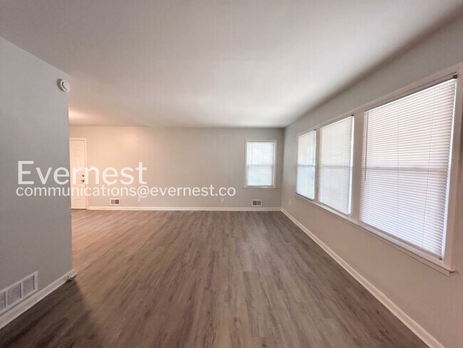 Building Photo - Limited Time Special Offer / 3 beds 2 baths Spacious Single Family Home with Carport and Deck /  ...