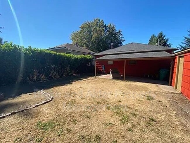 Building Photo - 6410 NE 33rd Ave