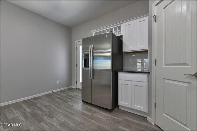 Building Photo - 552 Logwood Ave