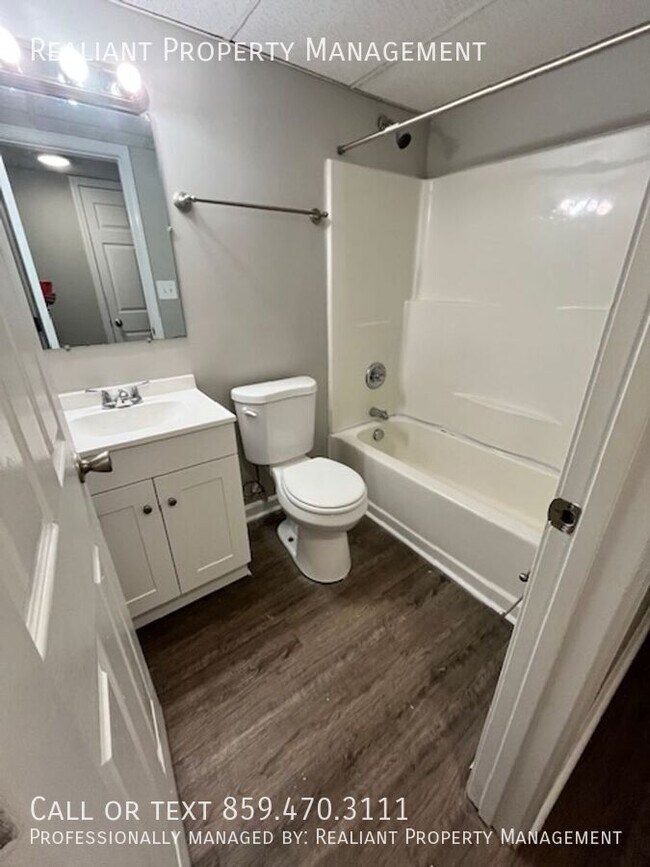 Building Photo - 2082 Fairmont Ct