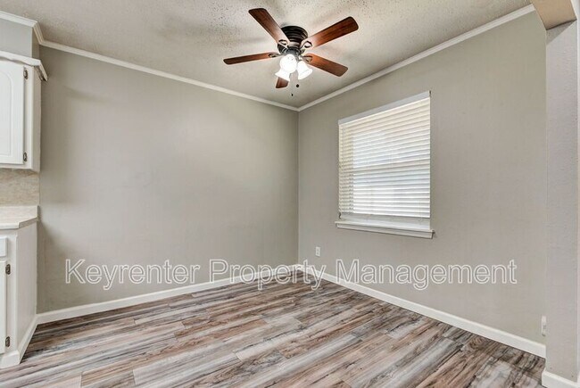 Building Photo - 1120 Kings Ct