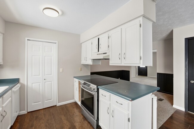 Building Photo - 3145 Dogwood Dr