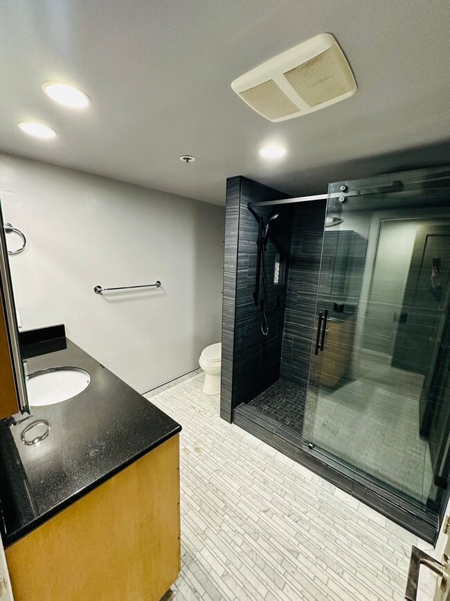 Building Photo - Ground level 2 bedroom, 2 bath in Bayfront...