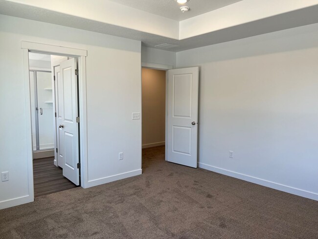 Building Photo - TOWNHOUSE IN TAYLORSVILLE