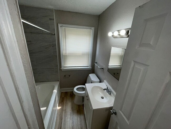 Building Photo - Beautiful 5 Bedroom Bungalow