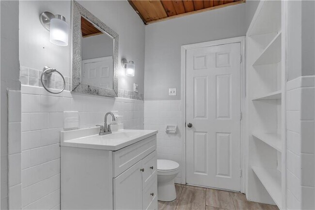 Building Photo - 244 Paradis Ave