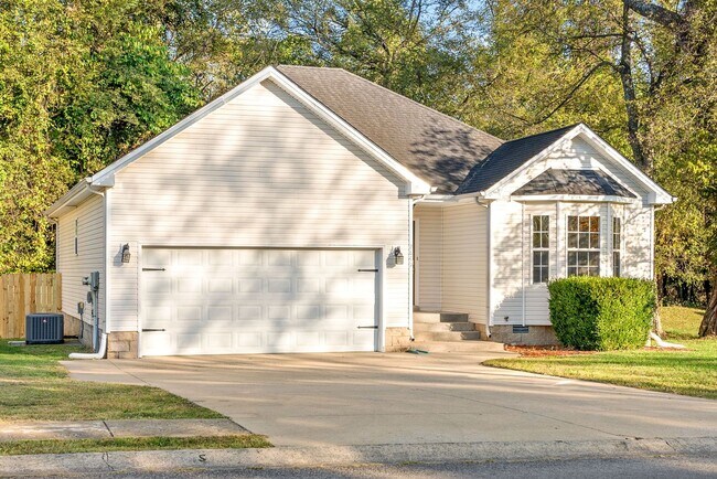 Building Photo - 2845 Teakwood Dr