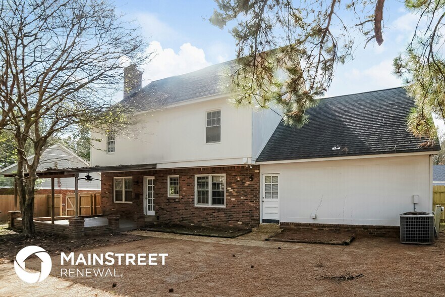 Building Photo - 2834 Lanthorn Dr