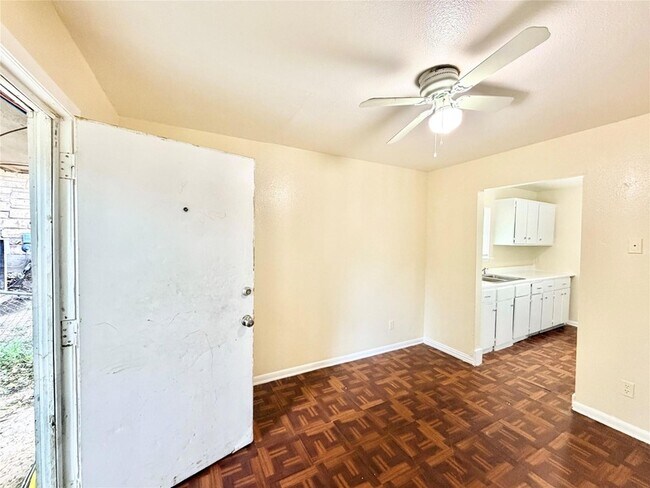 Building Photo - 6257 Manor Rd